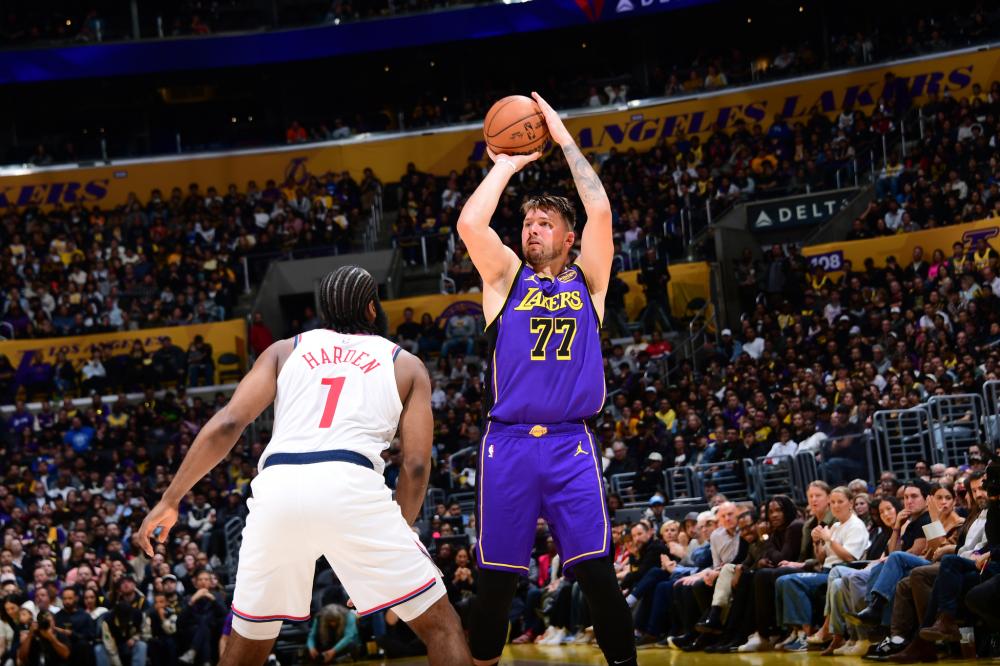 领湖人队夺 领湖人队夺